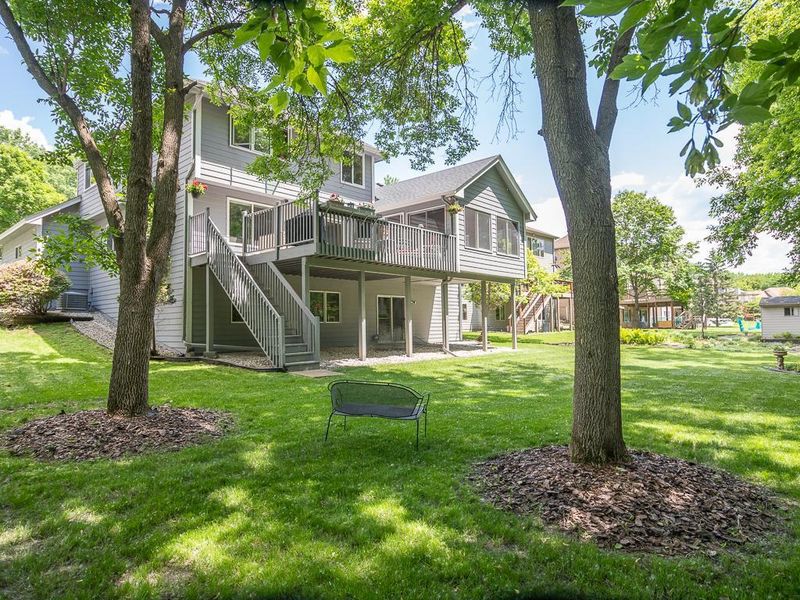 7112 Sunshine Dr, Eden Prairie, MN 55346