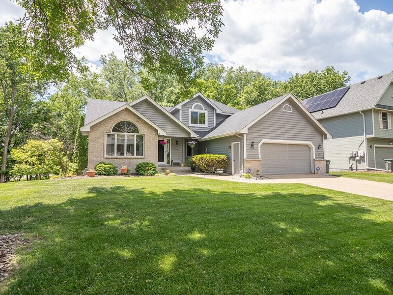 7112 Sunshine Dr, Eden Prairie, MN 55346