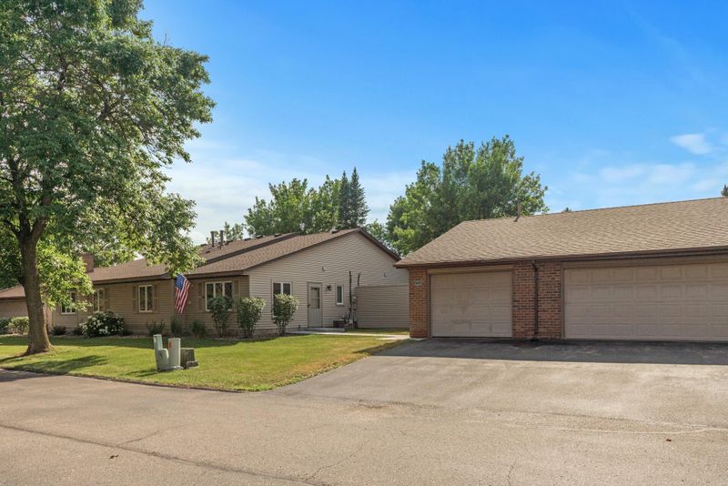 4723 Anne Point, Eagan, MN 55122