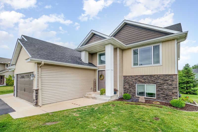 25555 12th St W, Zimmerman, MN 55398