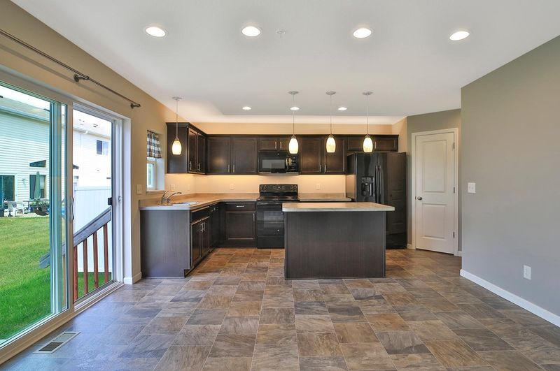 913 Bradbury Cir, Jordan, MN 55352