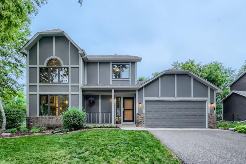 920 Saddlebrook Trl, Chanhassen, MN 55317