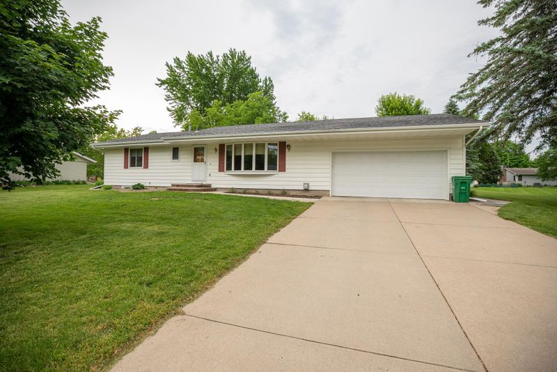 428 S Park Ln, Le Sueur, MN 56058