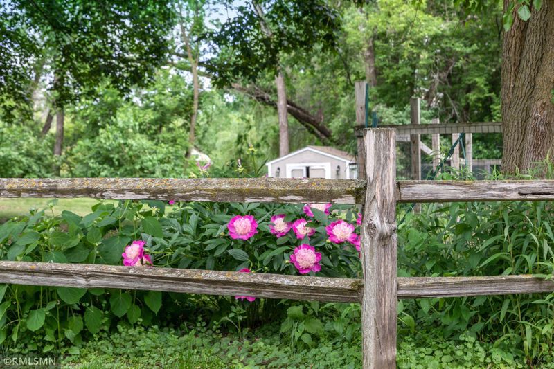 17901 Powderhorn Dr, Minnetonka, MN 55345