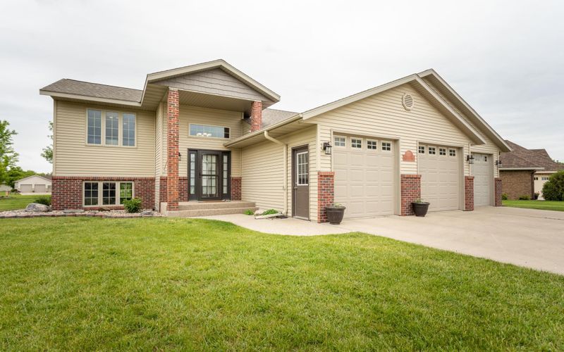 17 Skyview Ln, Morris, MN 56267