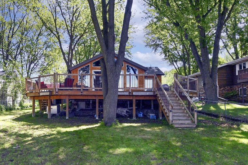 515 N Shore Dr, Waverly, MN 55390