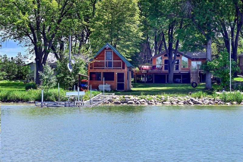 515 N Shore Dr, Waverly, MN 55390