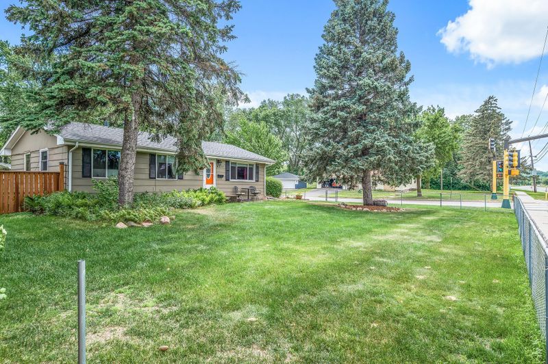 5117 W 84th St, Bloomington, MN 55437