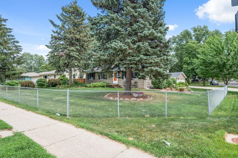 5117 W 84th St, Bloomington, MN 55437