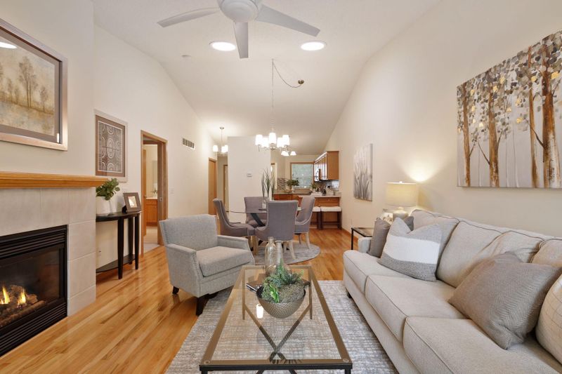 909 Oakwood Heights Cir, Eagan, MN 55123