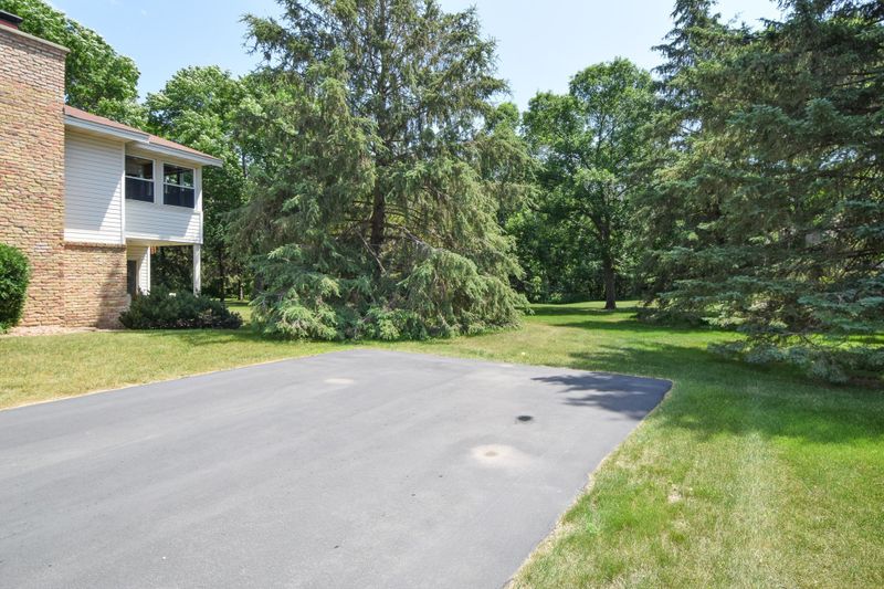 5686 Royal Oaks Dr, Shoreview, MN 55126