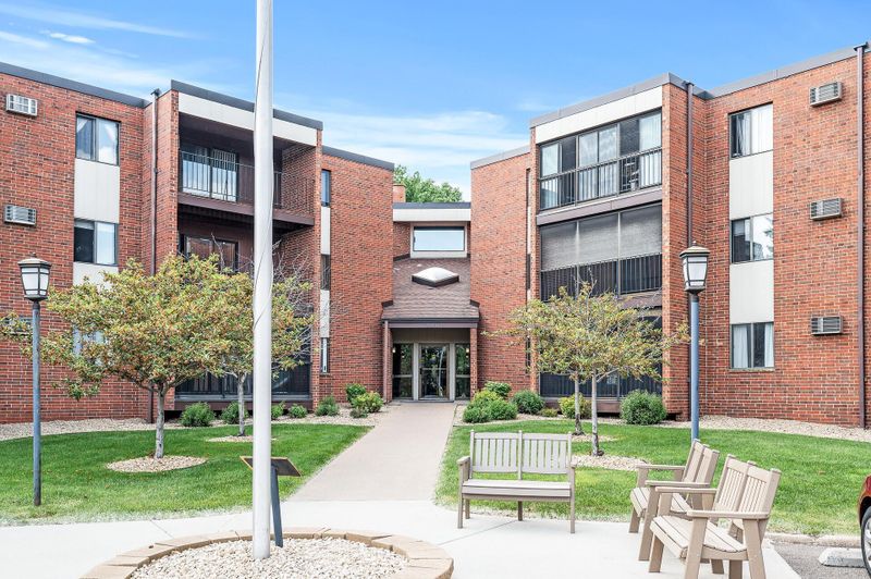 1800 Riverwood Dr #213, Burnsville, MN 55337