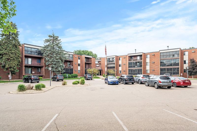 1800 Riverwood Dr #213, Burnsville, MN 55337