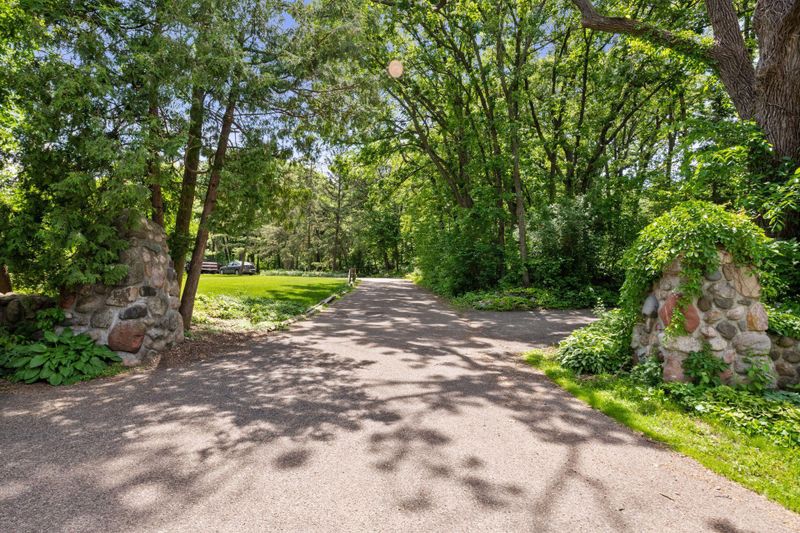3275 Eldorado Trl E, Minnetonka, MN 55305