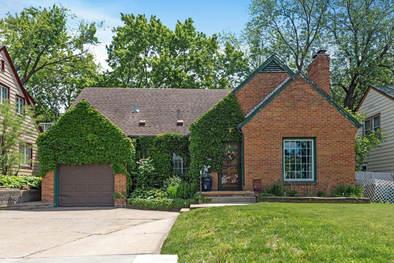 4361 Lake Drive Ave N, Robbinsdale, MN 55422