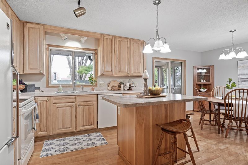 2489 2nd St N, North Saint Paul, MN 55109