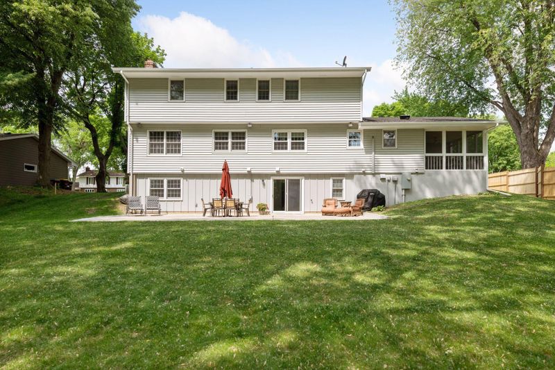 2130 Timmy St, Mendota Heights, MN 55120