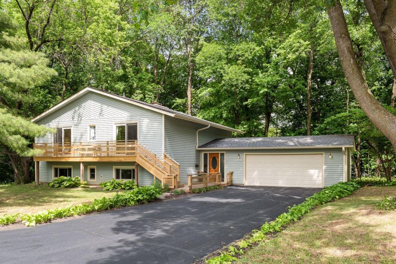 25450 Nelsine Dr, Excelsior, MN 55331