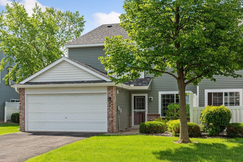2069 Gresham Ave N, Oakdale, MN 55128