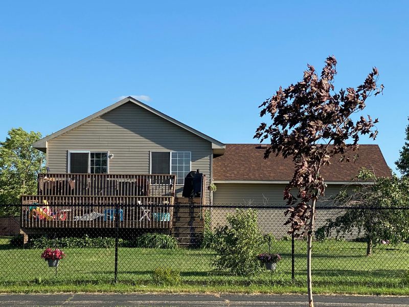 528 Elm St NE, Lonsdale, MN 55046