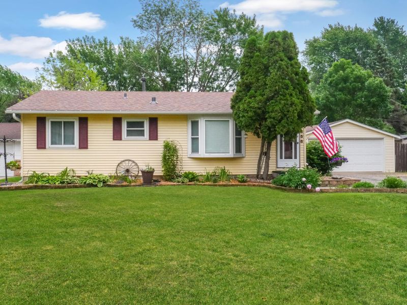 4358 Diamond Dr, Eagan, MN 55122