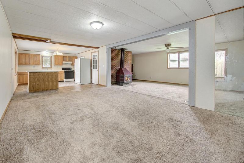 110 N 6th Ave E, Truman, MN 56088