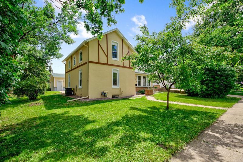 403 W 6th St, Mankato, MN 56001
