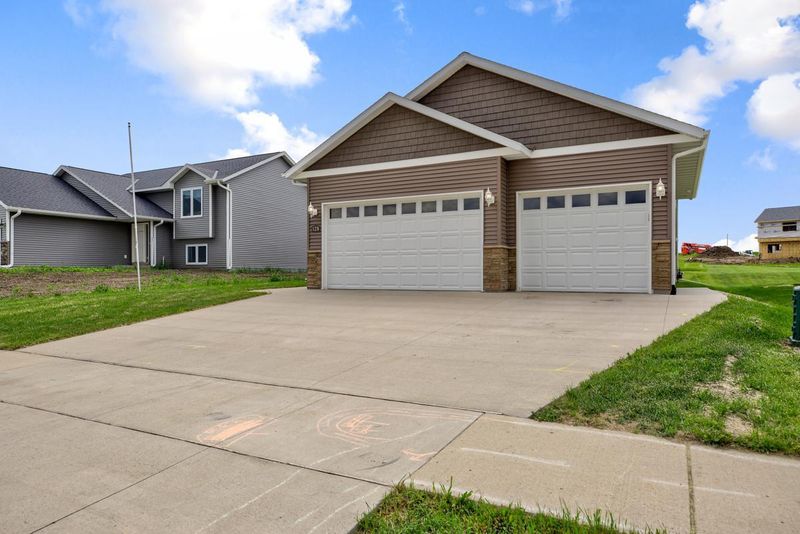 128 Hawk Ave, Eagle Lake, MN 56024