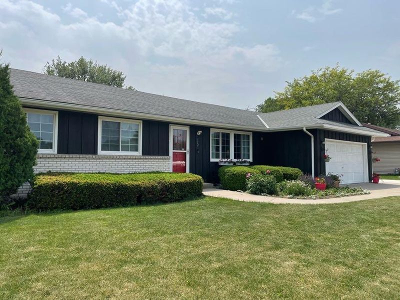 132 150th St W, Apple Valley, MN 55124
