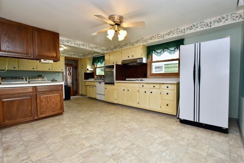 885 38th Ave, Goodview, MN 55987