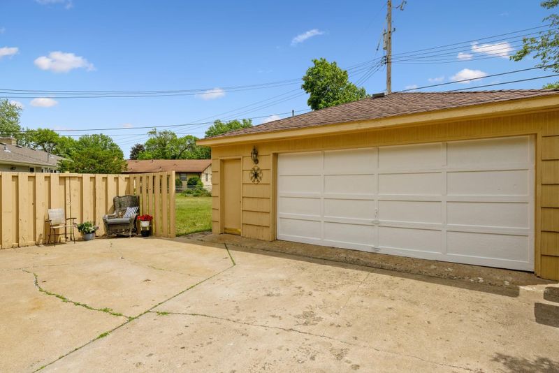 4715 Wingard Ln, Brooklyn Center, MN 55429