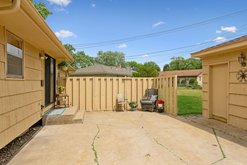 4715 Wingard Ln, Brooklyn Center, MN 55429
