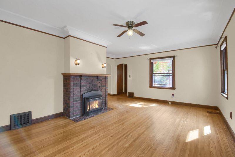 795 Holton St, Saint Paul, MN 55104