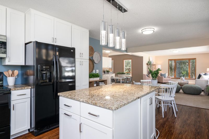 3723 Centerville Rd, Vadnais Heights, MN 55127