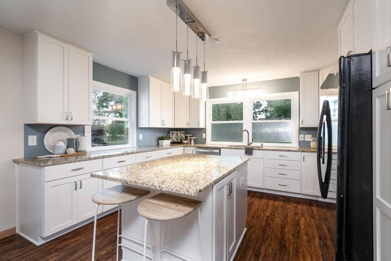 3723 Centerville Rd, Vadnais Heights, MN 55127