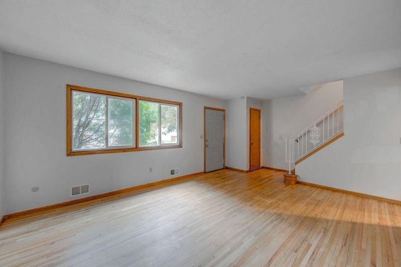 1351 Etna St, Saint Paul, MN 55106