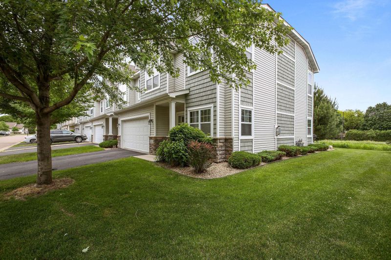 2614 Vierling Dr E, Shakopee, MN 55379