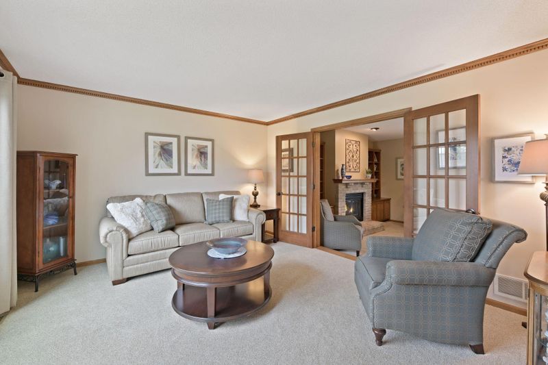 7065 Upper 136th St W, Apple Valley, MN 55124