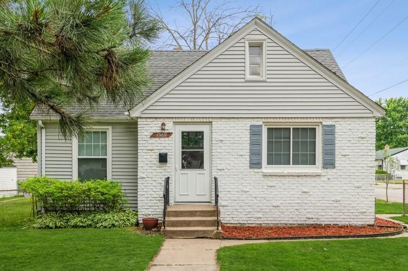 1589 Alameda St, Saint Paul, MN 55117