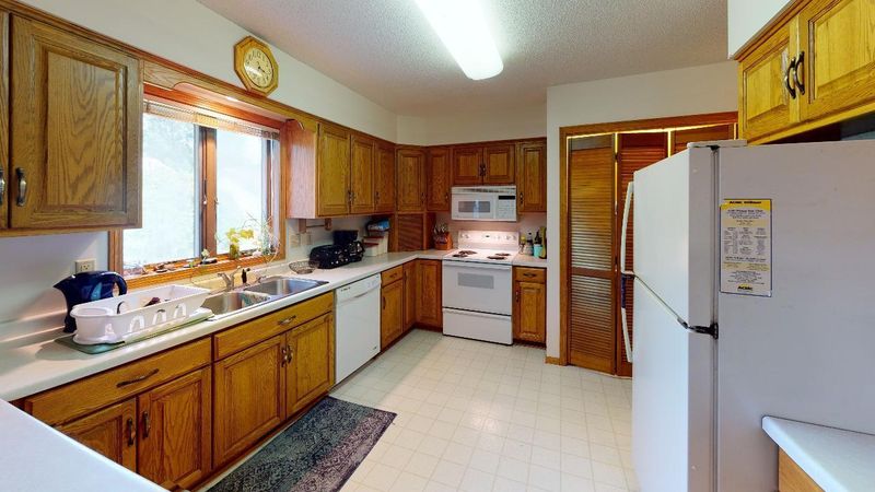 514 Portland Dr SW, Willmar, MN 56201