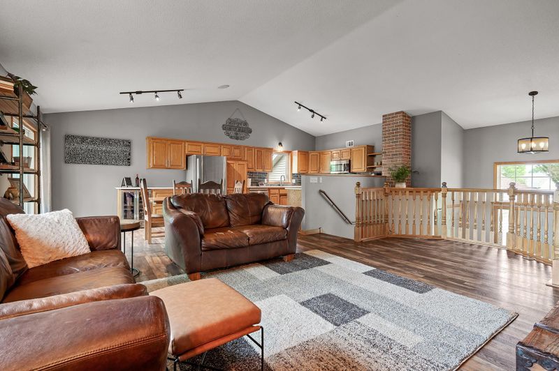 8992 Bataan Ct, Blaine, MN 55449