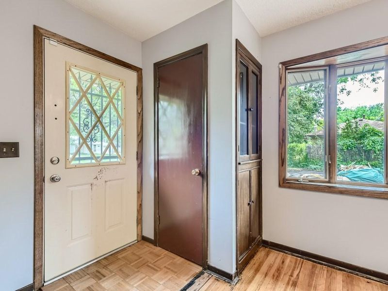 6933 Kentucky Ave N, Brooklyn Park, MN 55428