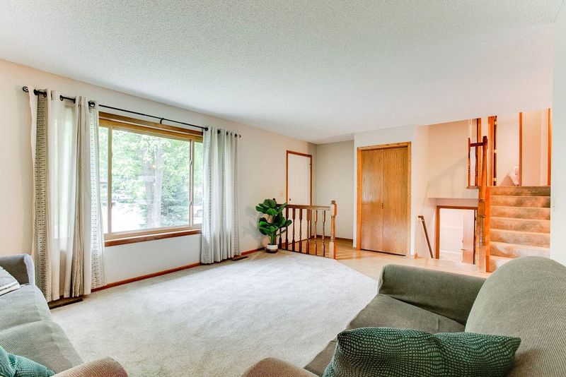 1045 Lantern Ln, Circle Pines, MN 55014