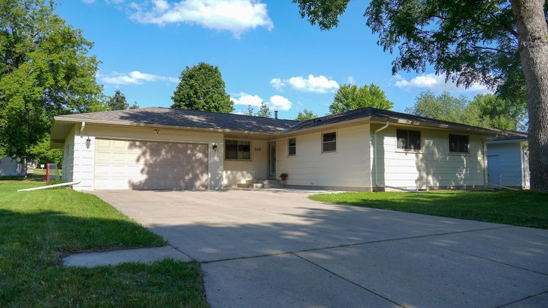 515 Larson St SW, Hutchinson, MN 55350