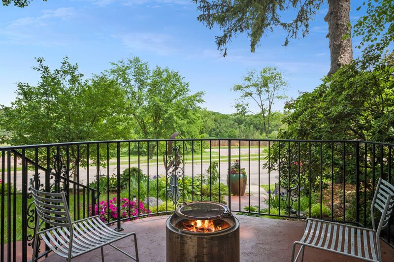 1247 Cedar Lake Rd S, Minneapolis, MN 55416