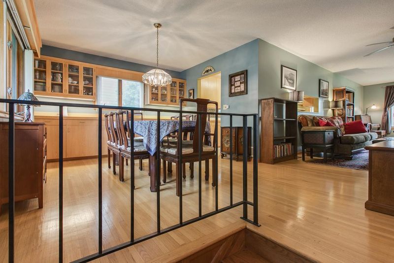 2142 Inca Ln, New Brighton, MN 55112