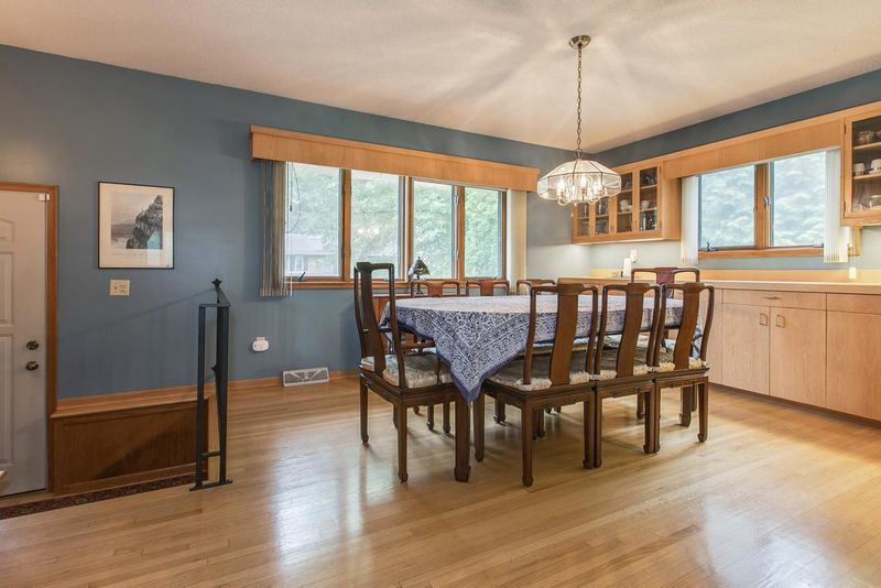 2142 Inca Ln, New Brighton, MN 55112