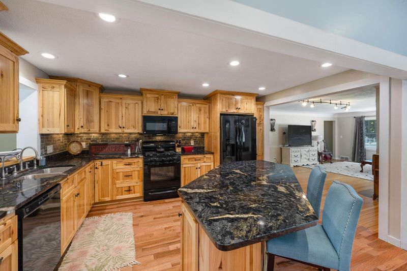 709 10th Ave, Howard Lake, MN 55349