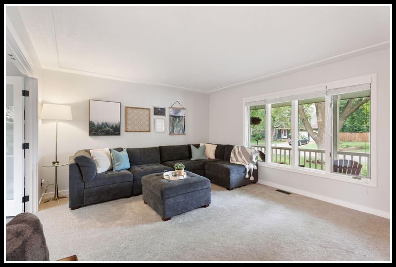 9446 Annapolis Ln N, Maple Grove, MN 55369