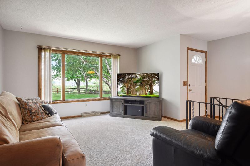 3670 Edgehill Rd, Chaska, MN 55318